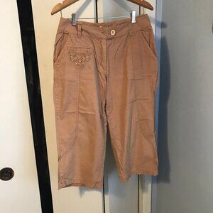 Snazzie Ladies Capri Pants Size 8 $5.00 AS AN ADD ON